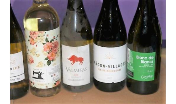 8 flessen diverse witte wijnen